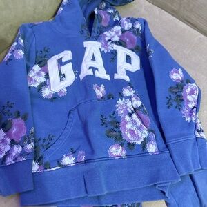 Gap sweatsuit